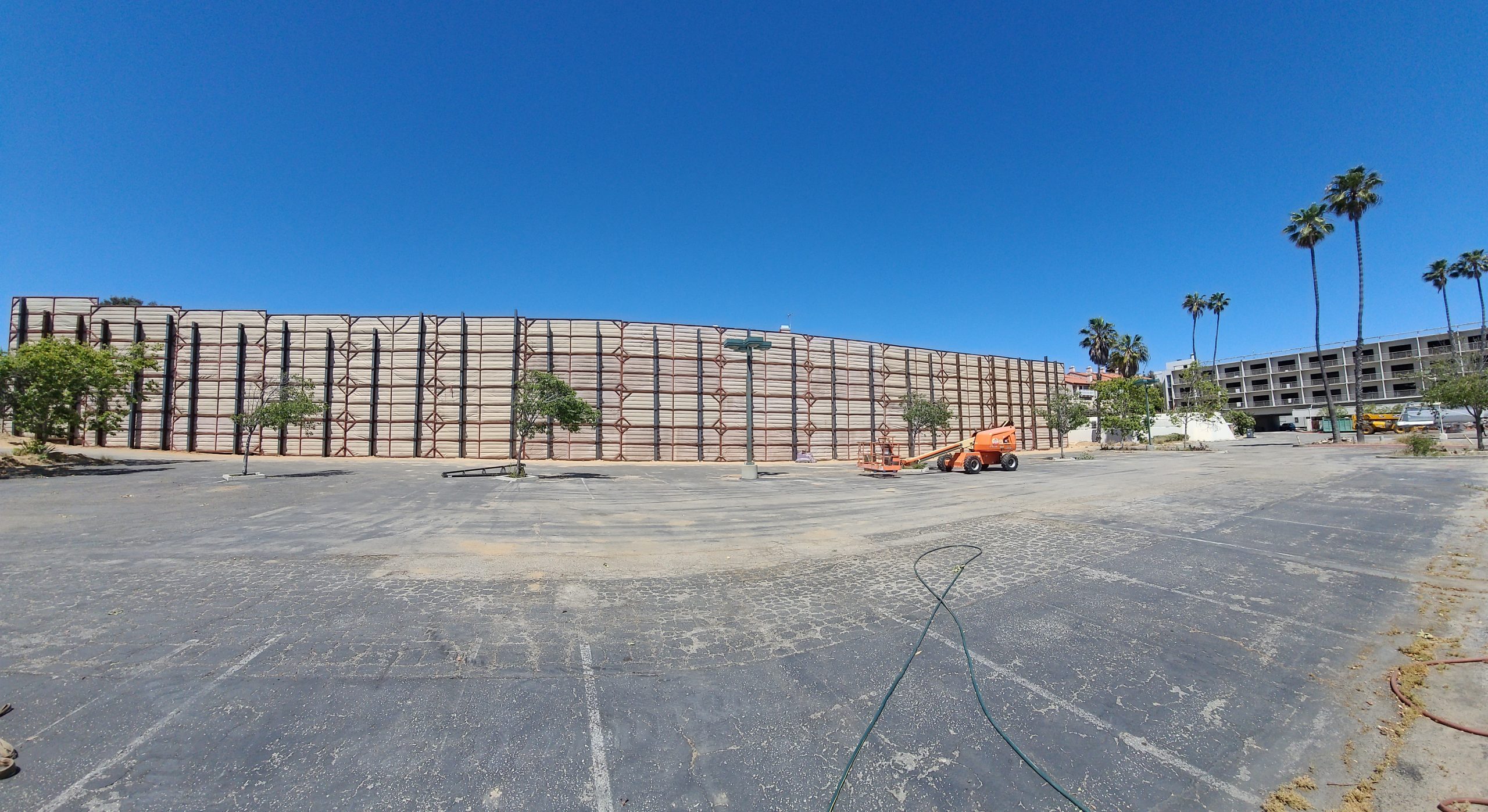 32' Noise Control Wall Image